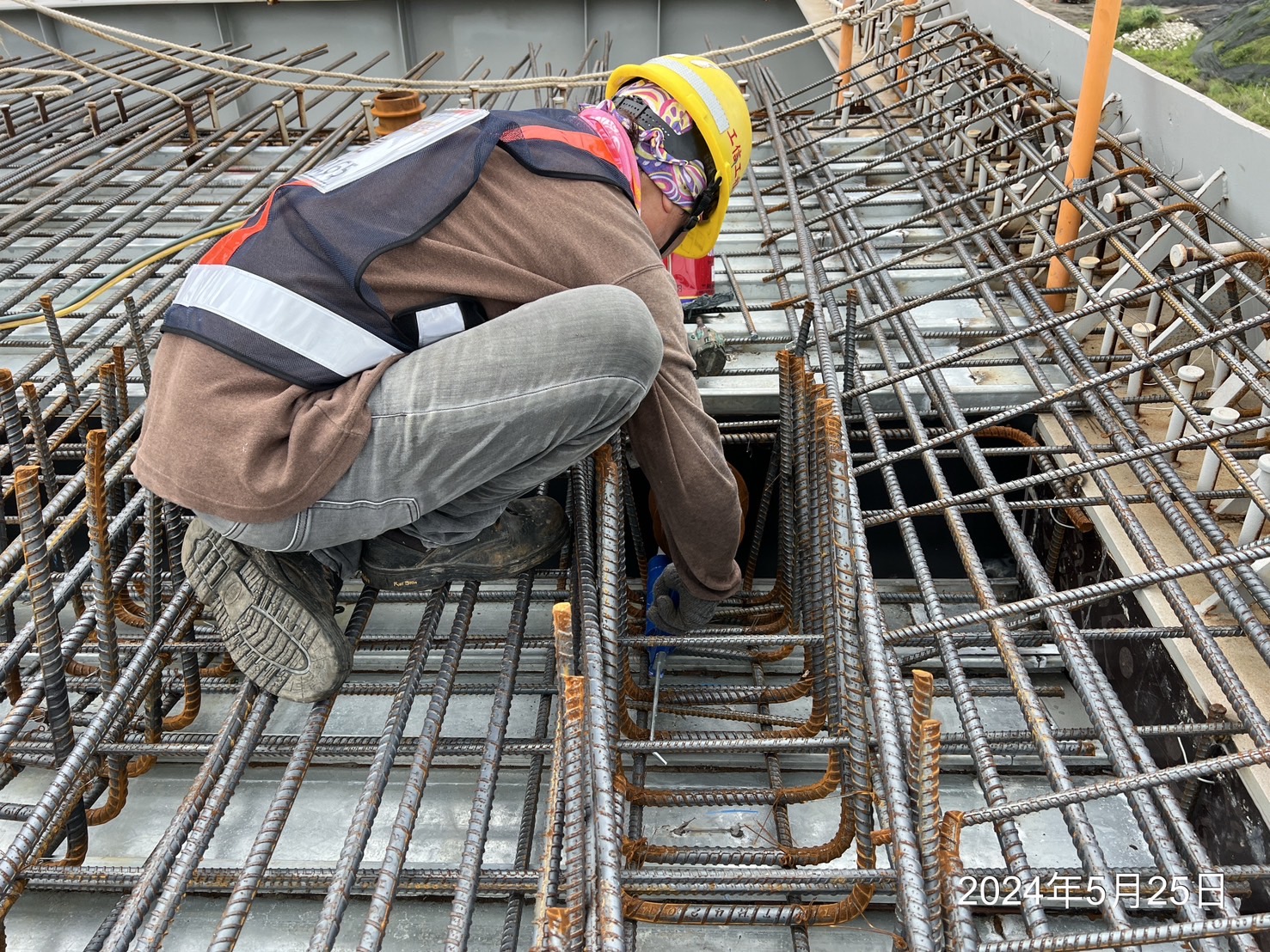 BL1B 場撐段版梁鋼筋綁紮