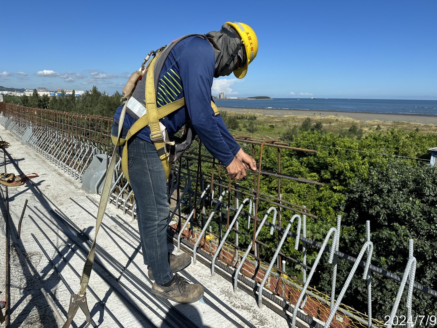 U3S混凝土護欄鋼筋綁紮