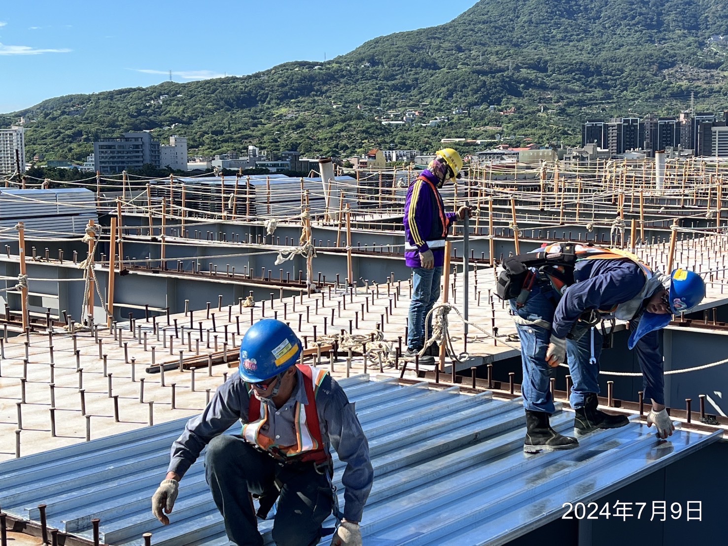 複合橋面版DECk鈑鋪設