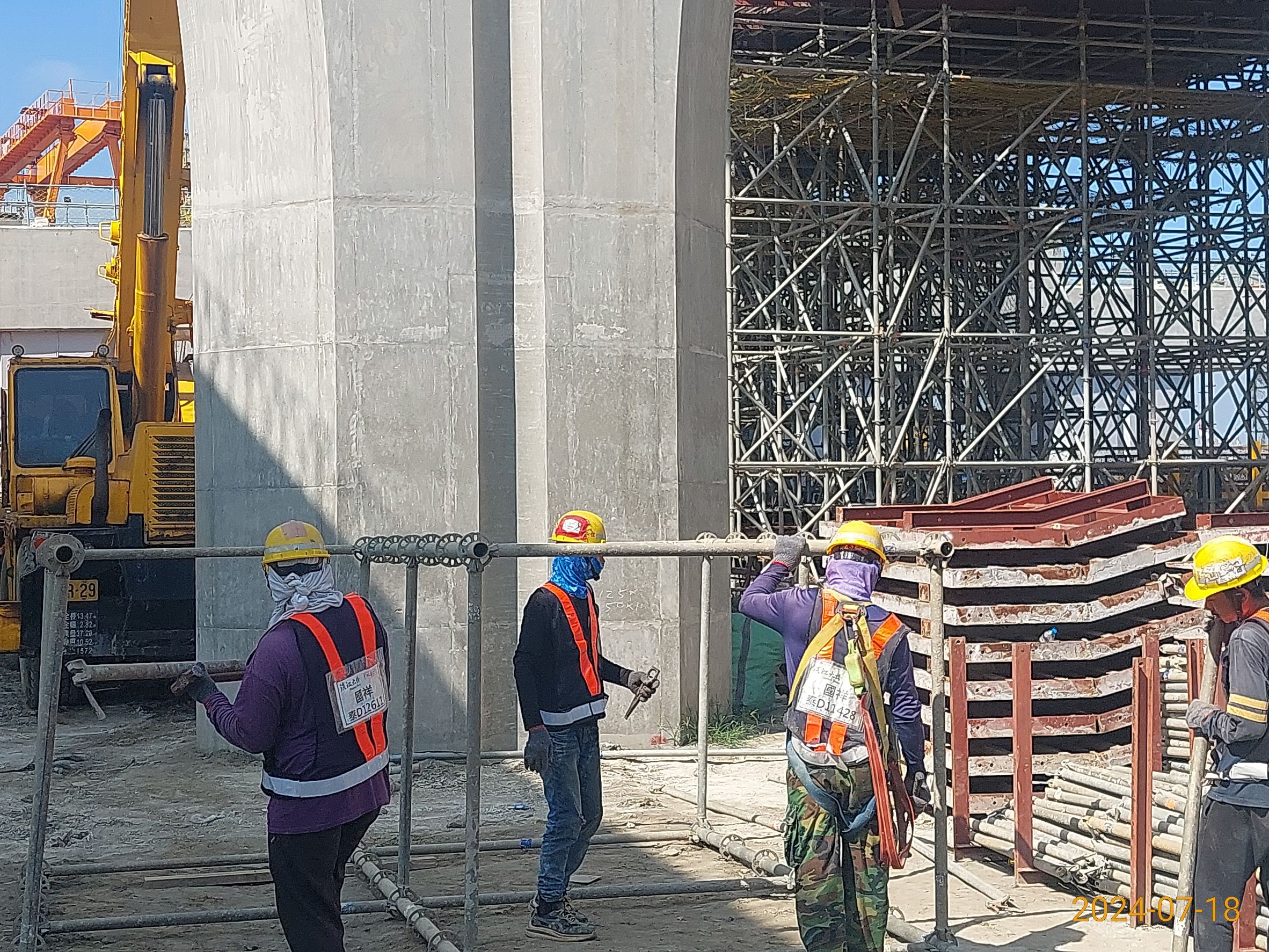 RR3A-4場撑段箱型梁支撐架組立