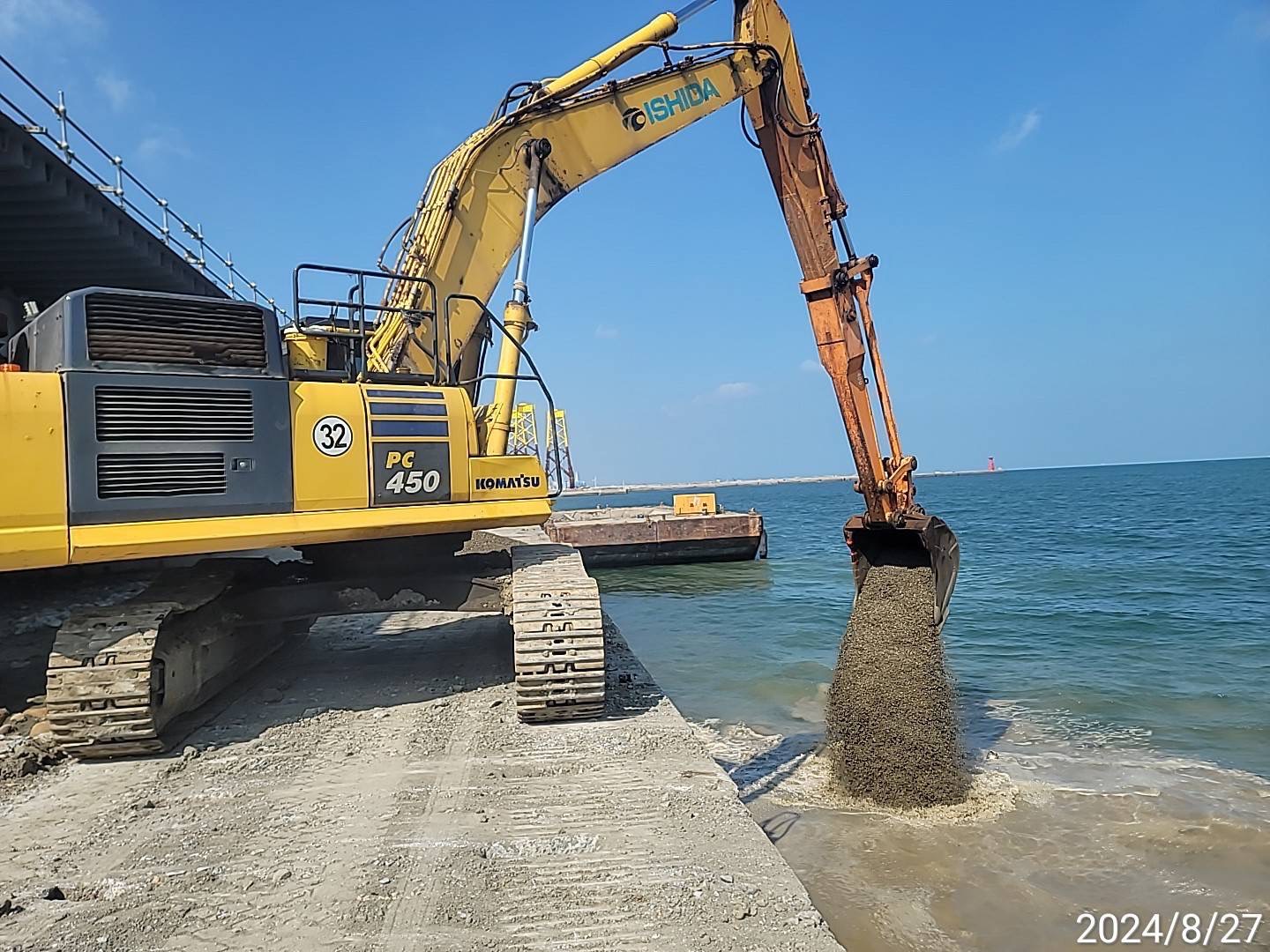 組裝場碼頭區拋石施作