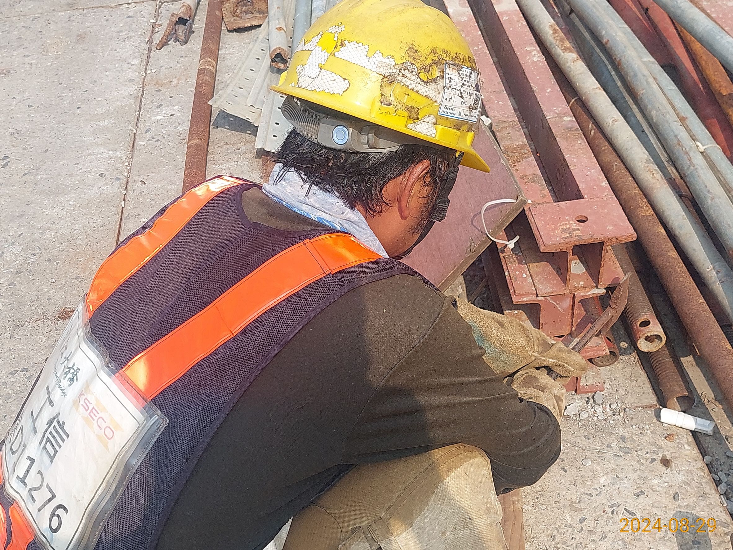 RL2B場撑段版梁支撐架拆除