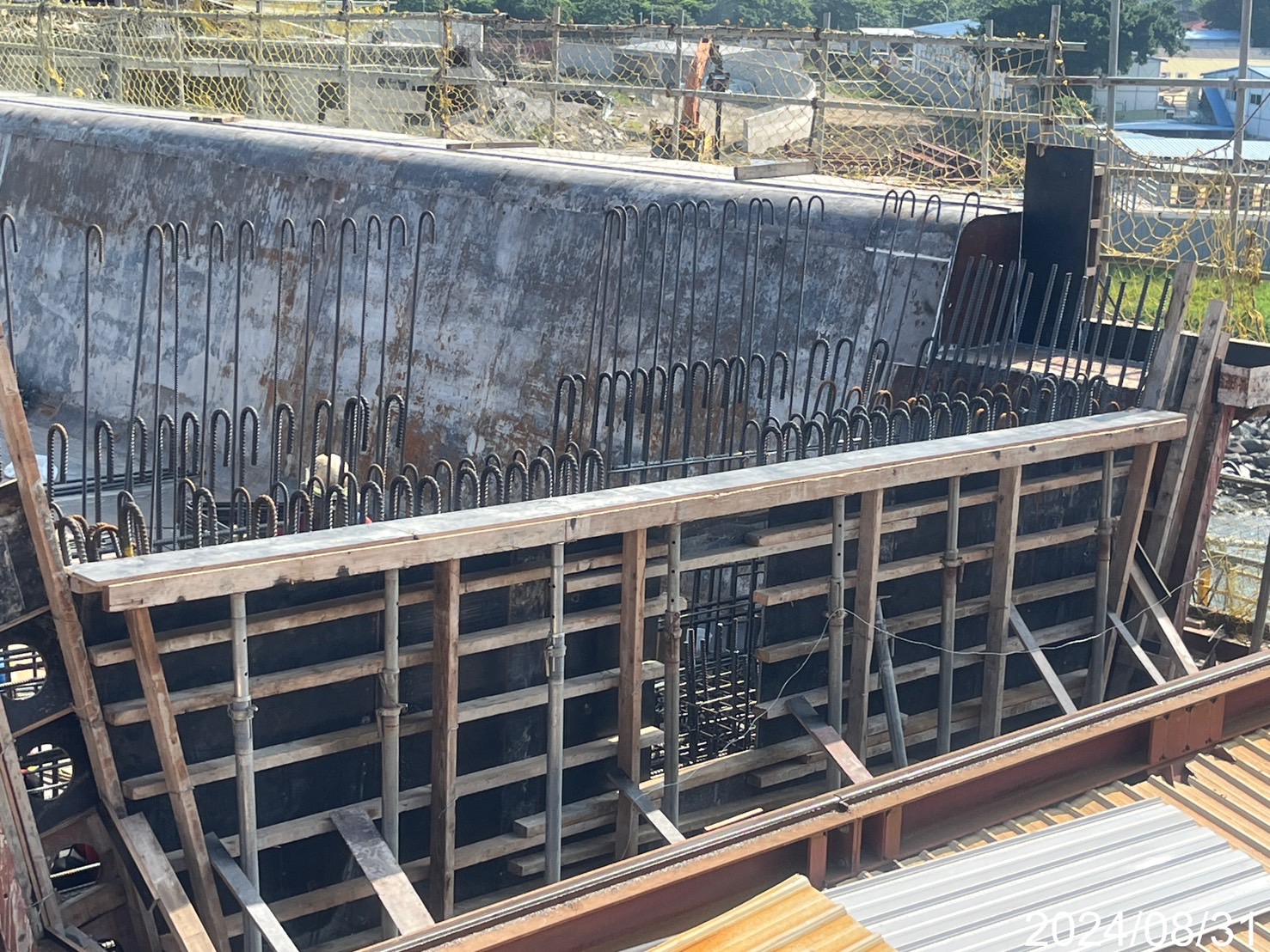 L05-3場撑段箱型梁底腹版鋼筋綁紮