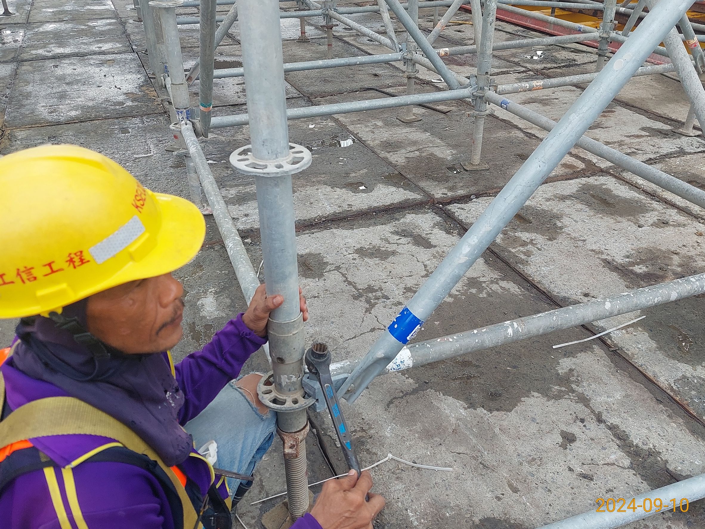 U6S場撑段箱型梁支撐架組立