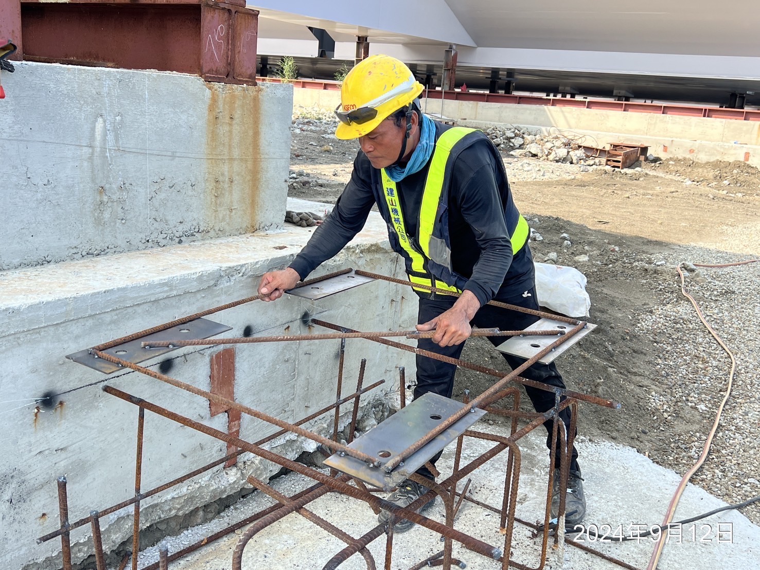 臨時碼頭區延伸軌道施作