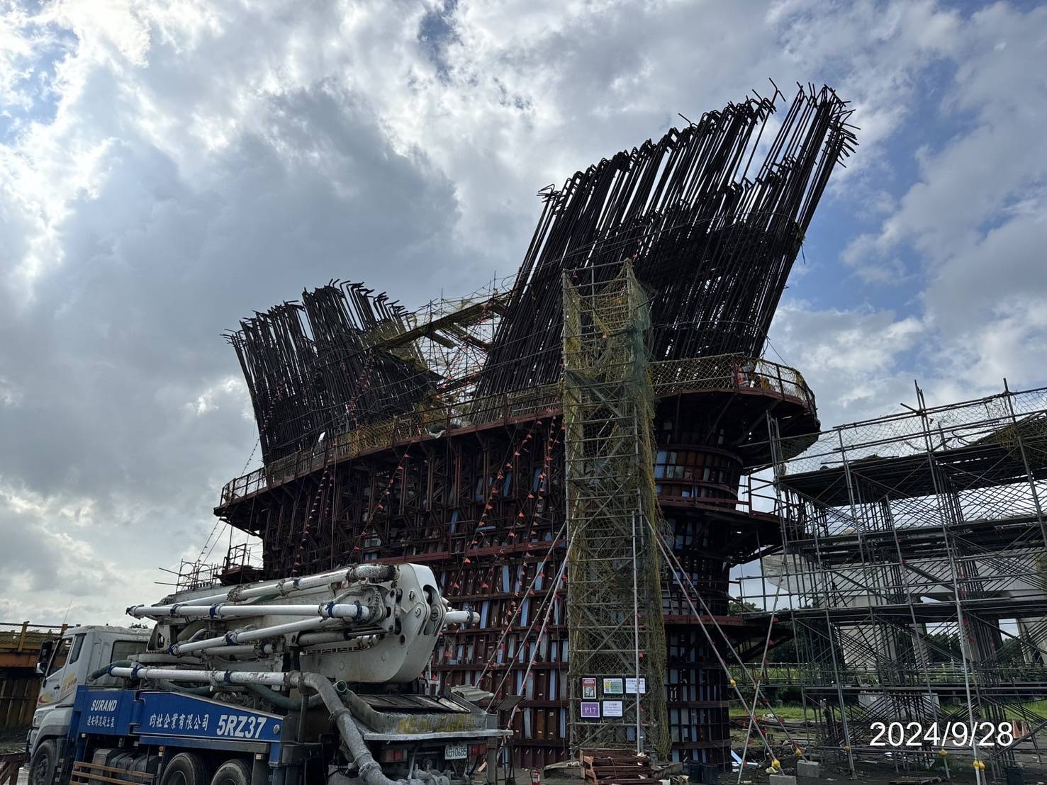 P17墩柱第6昇層混凝土澆置