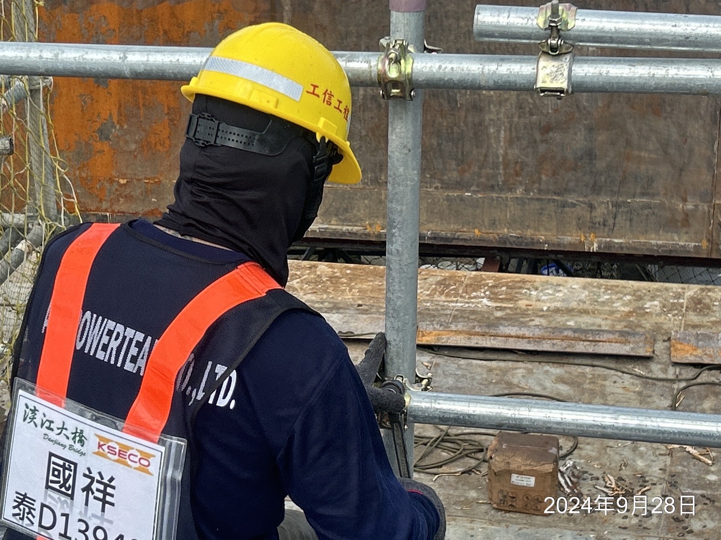 U6S場撑段箱型梁腹翼板安衛設施施作