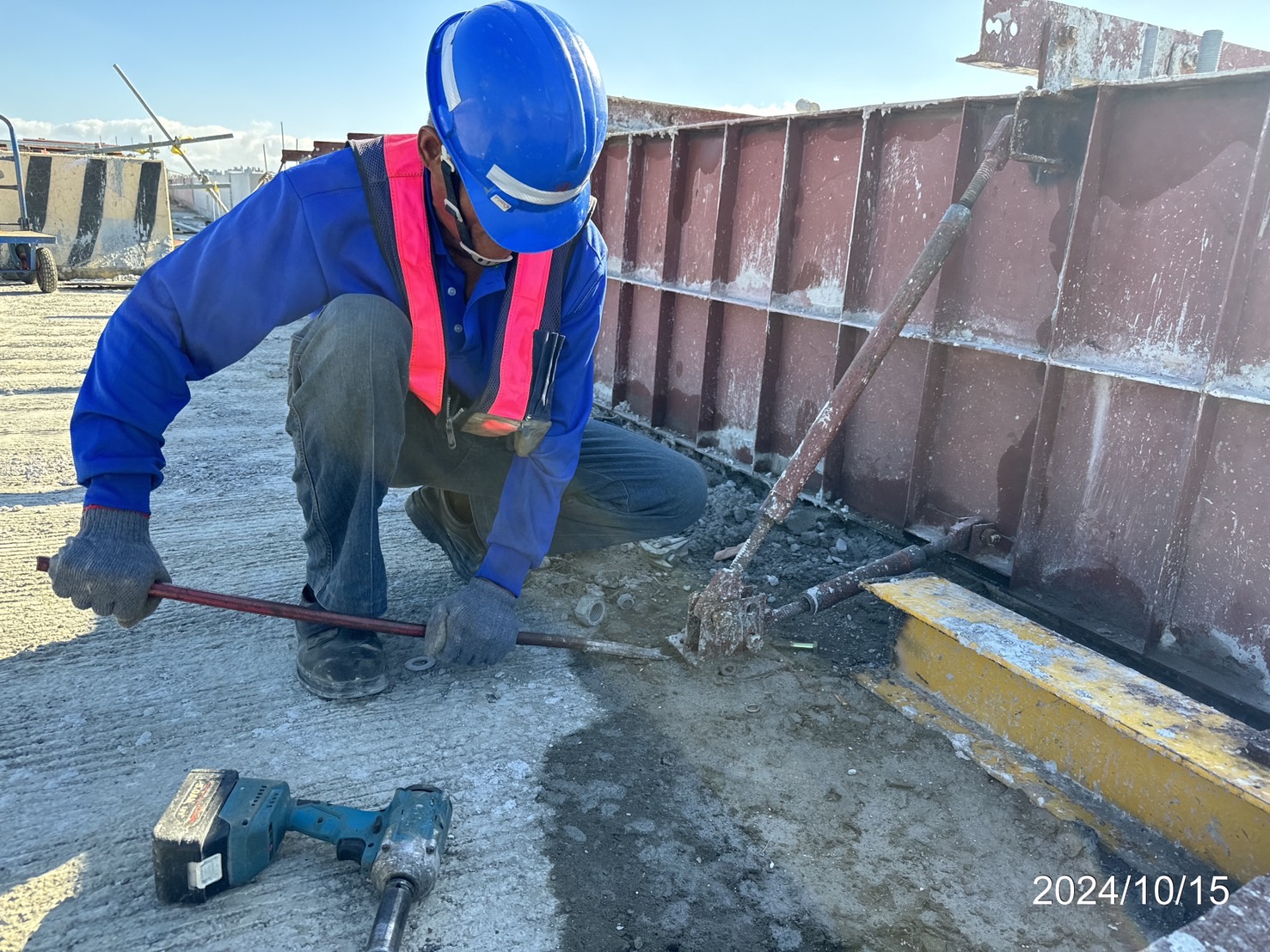 U3N護欄鋼模拆卸