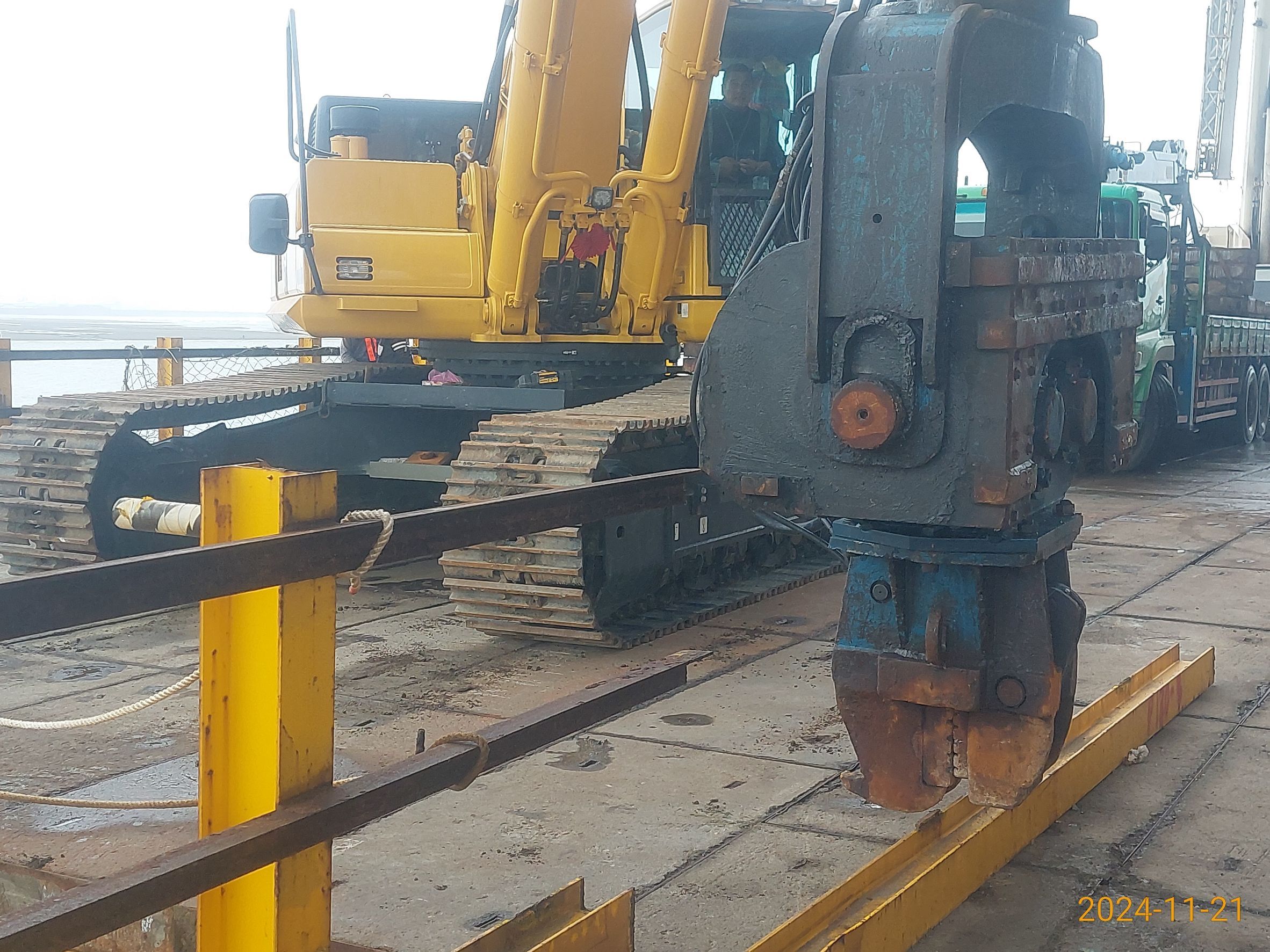 P130-P140施工便橋局部拆除