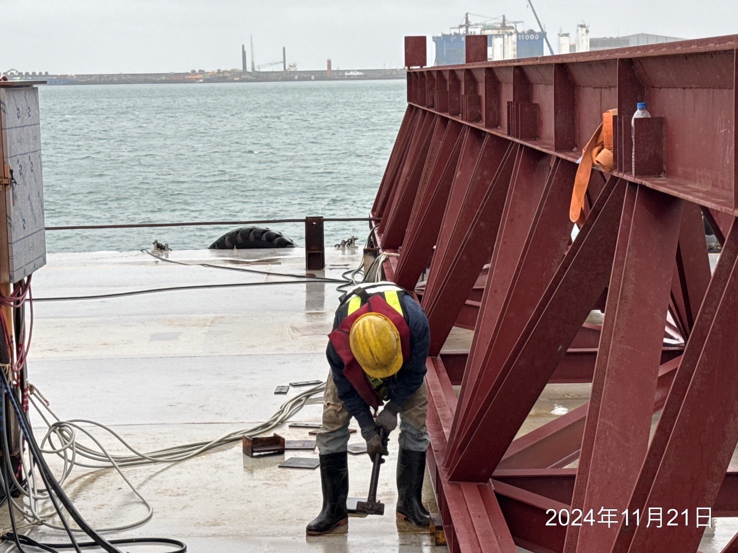 臨時碼頭區延伸軌道施作