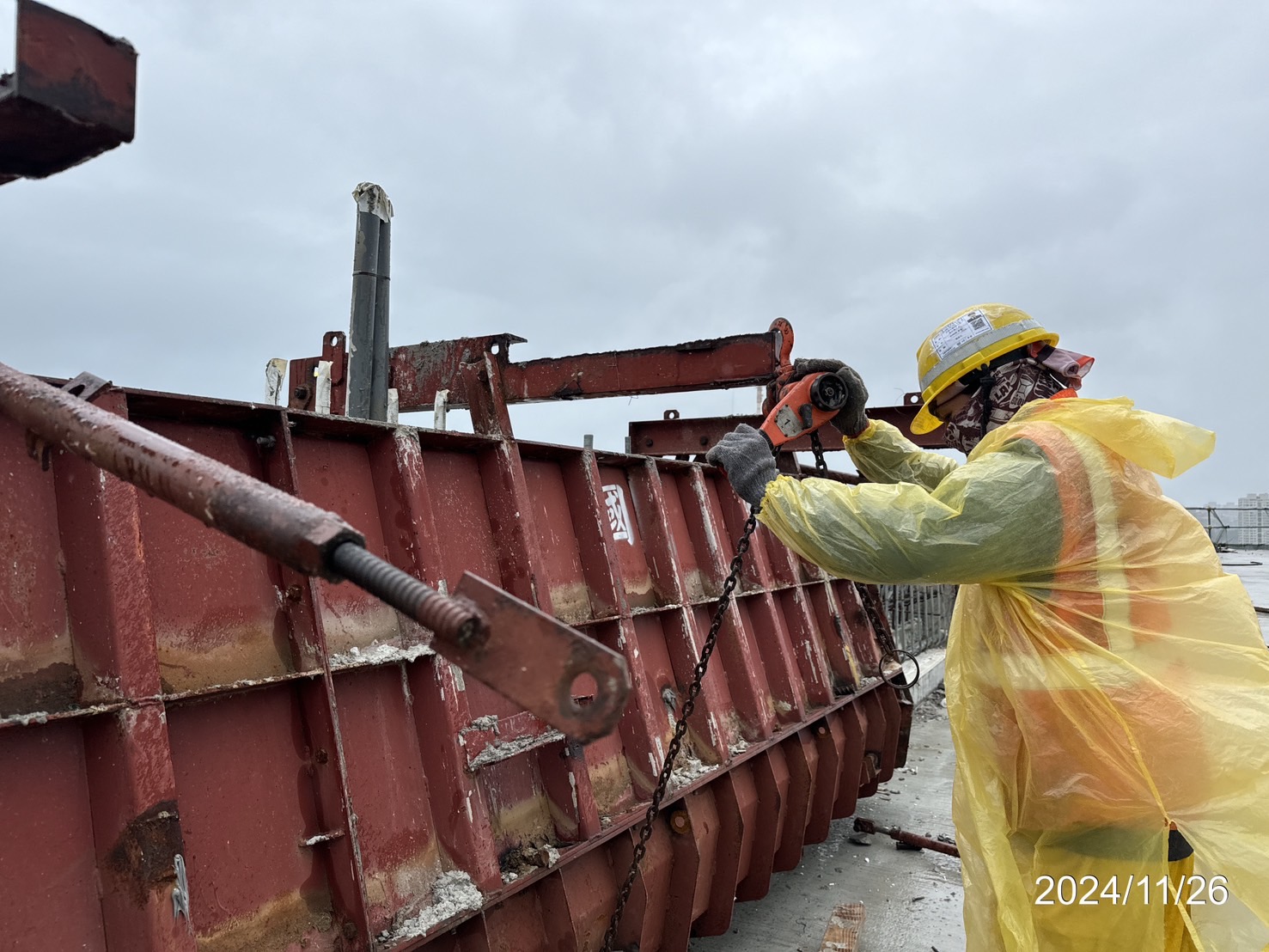 U3N混凝土護欄鋼模拆卸