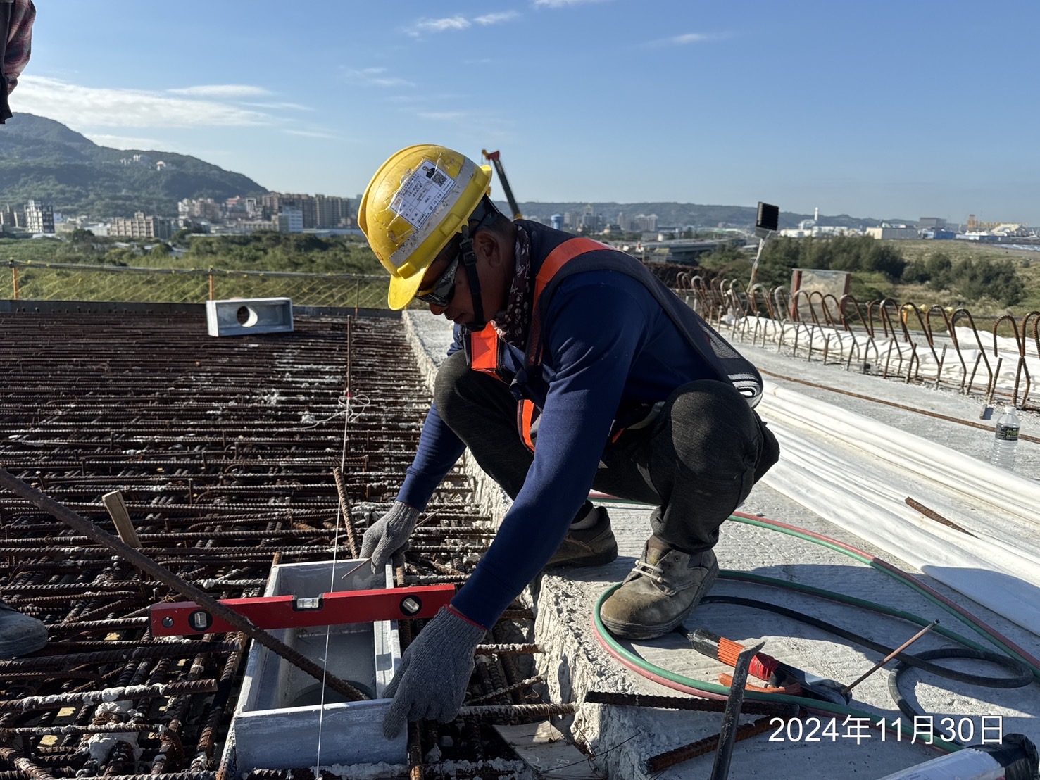 複合橋面版第3階段洩水孔安裝