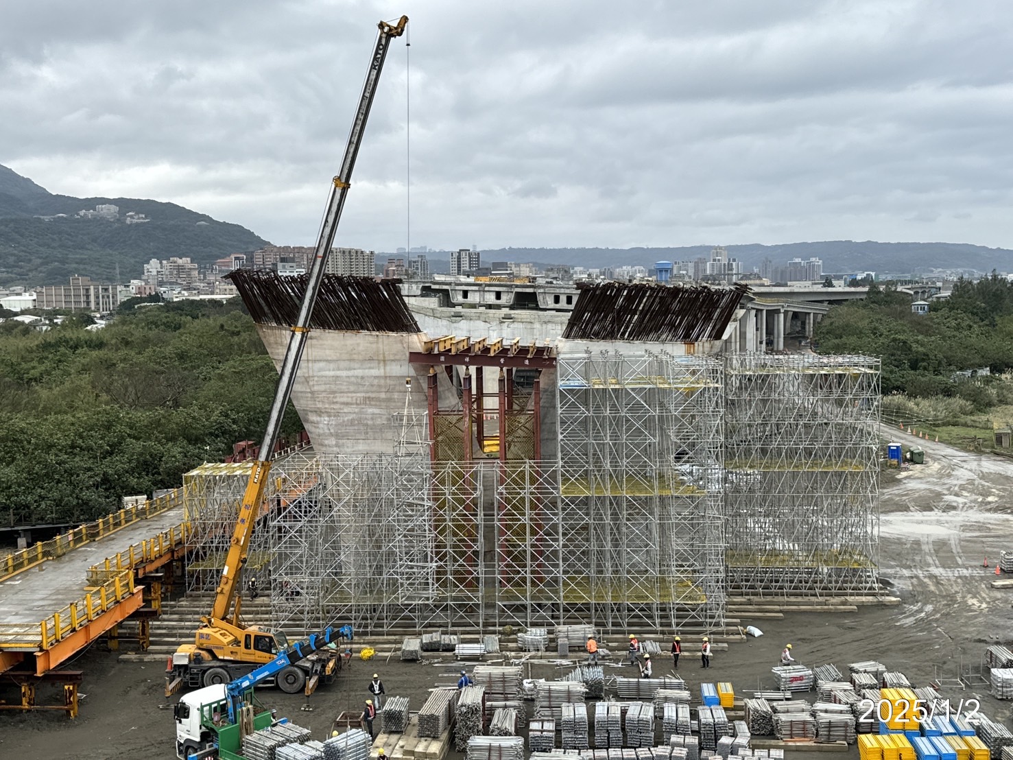 U4單元場撐第一階段支撐架組立