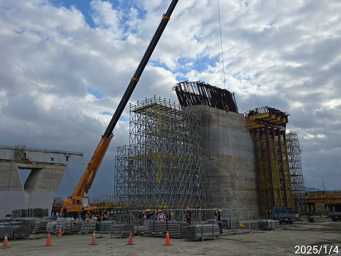 U4單元場撐第一階段支撐架組立