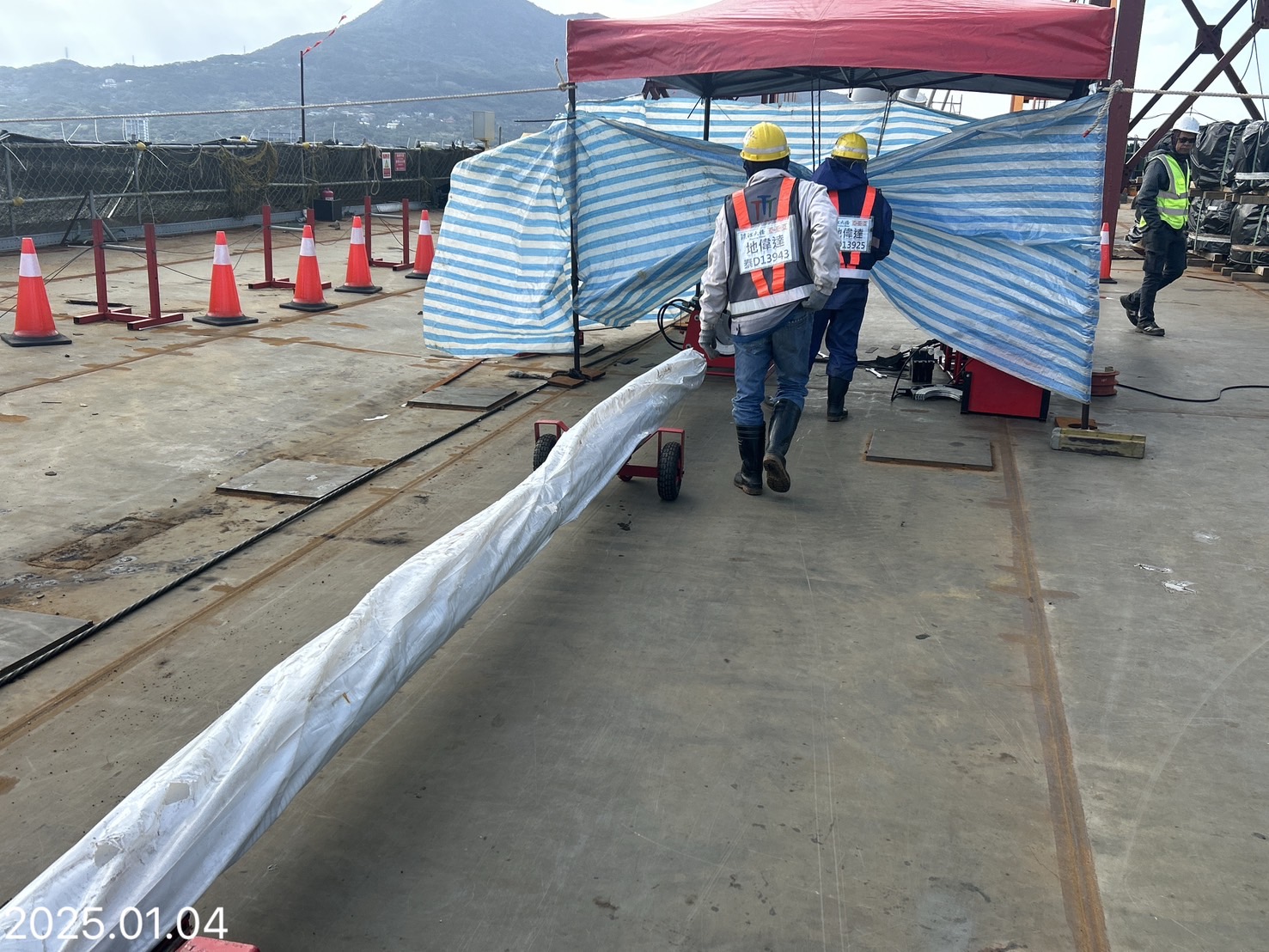 TW4、TE4斜索施拉前置作業