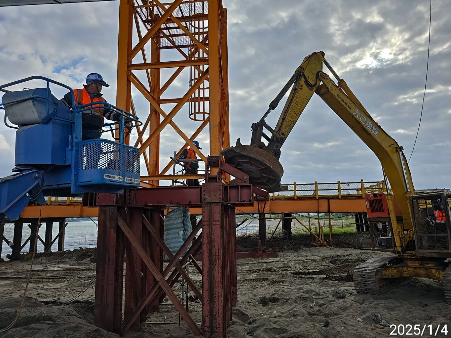 重型支撐架型鋼基礎拔除
