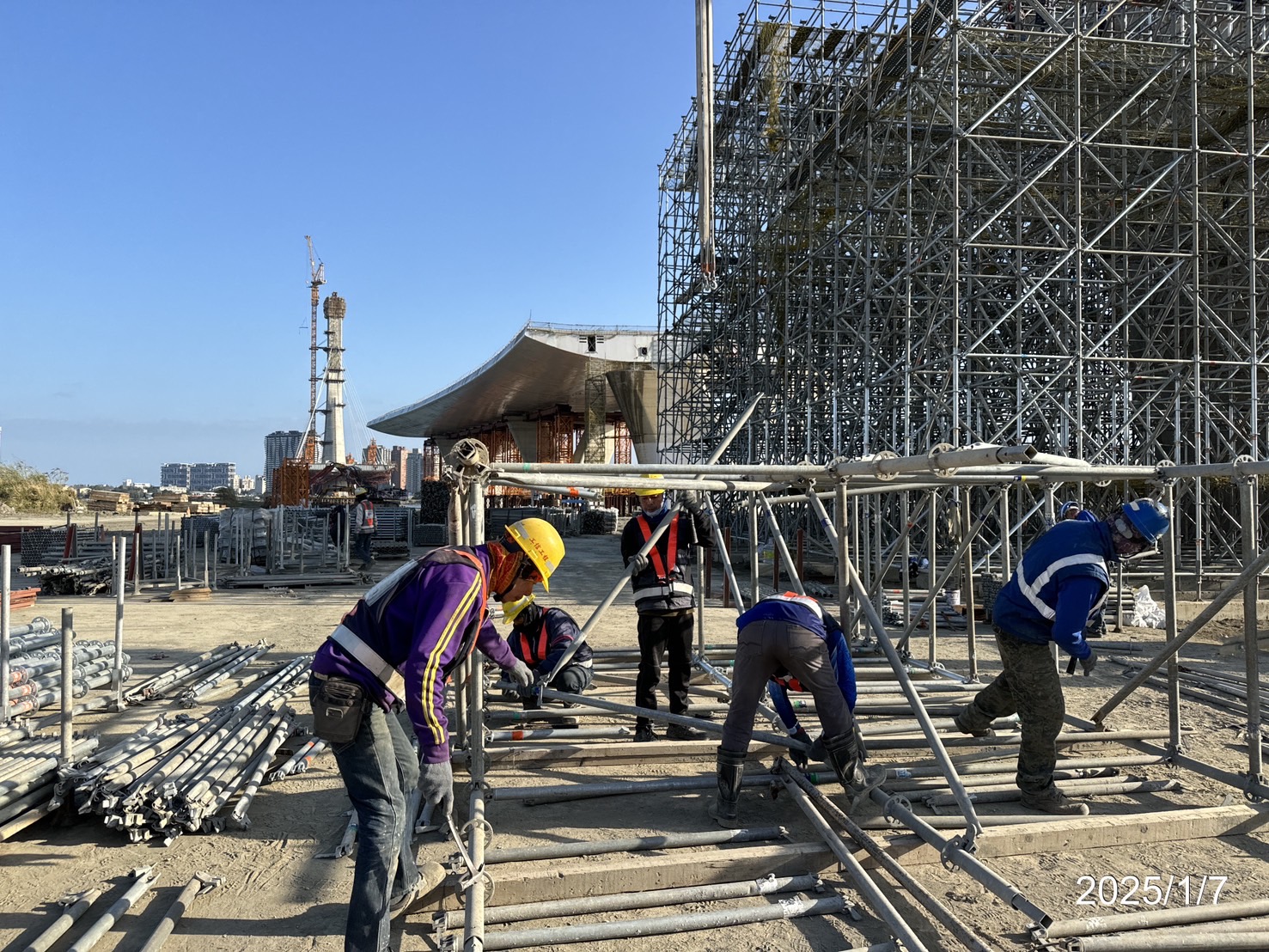 U4單元場撐第一階段支撐架組立