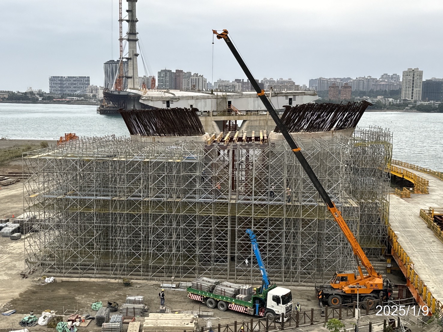 U4單元場撐第一階段支撐架組立