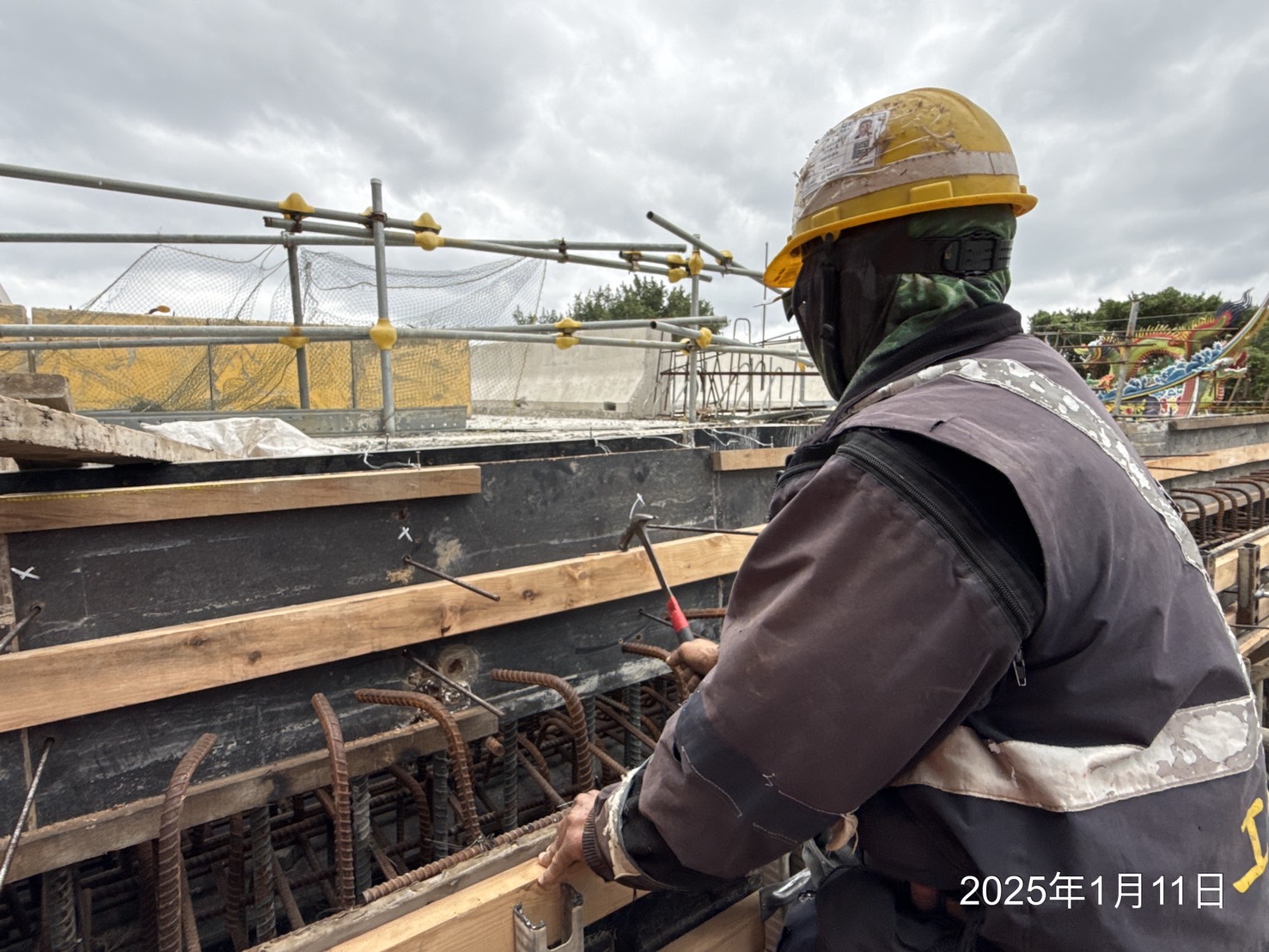 RR2A1橋台背牆模板組立