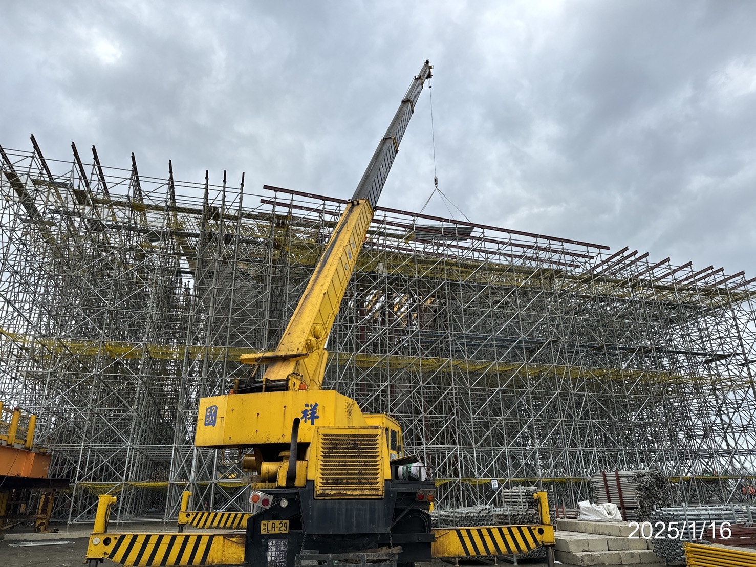 U4單元場撐第一階段底版鋼模舖設