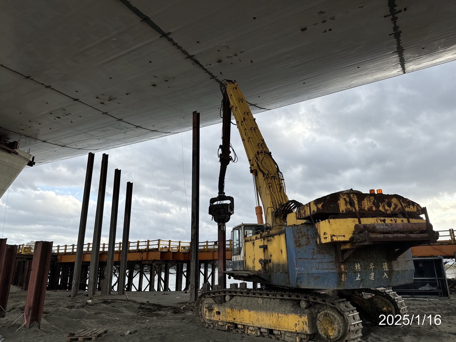 重型支撐架型鋼基礎拔除