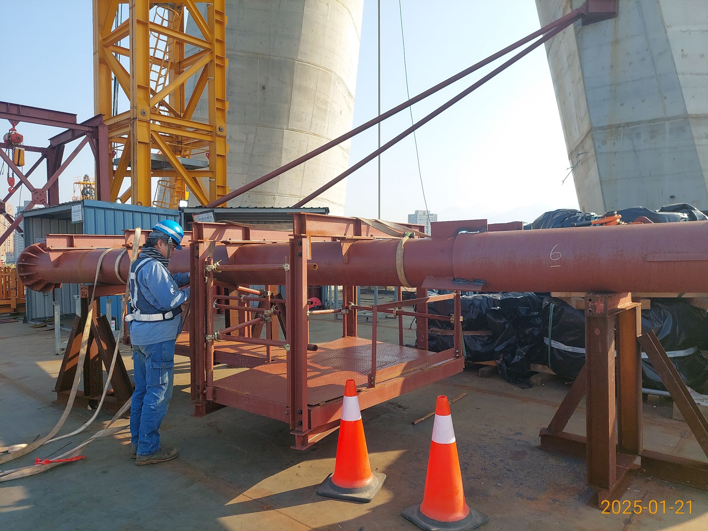 塔吊第6階水平支撐施作