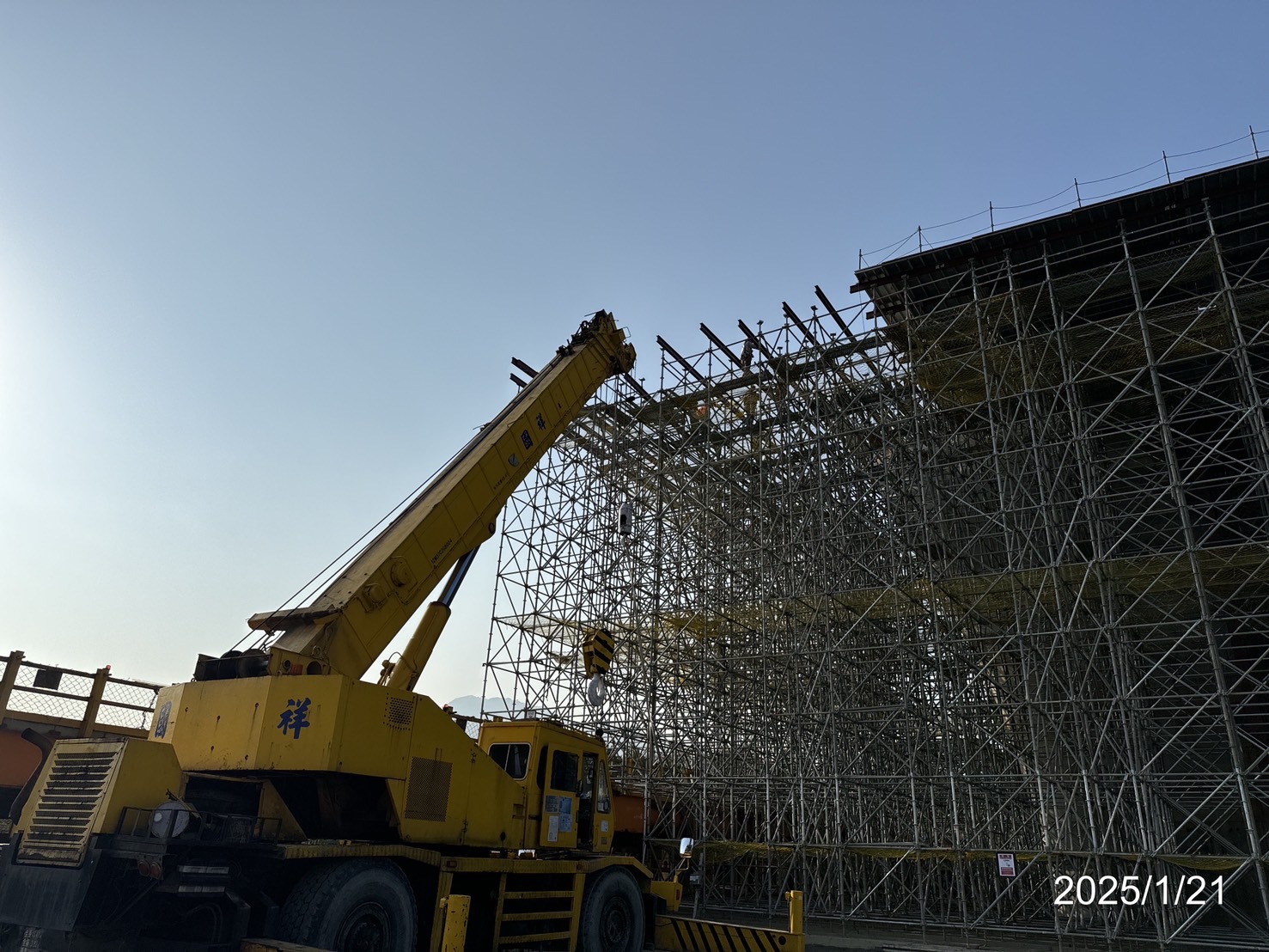 U4單元場撐第一階段腹翼版鋼模組立