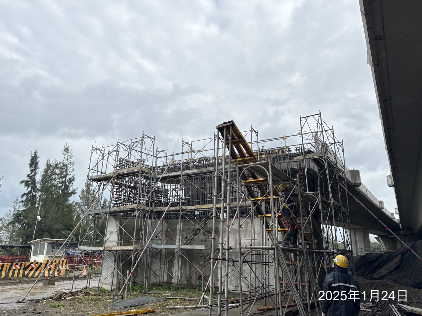 RL1A1橋台背牆施工架搭設