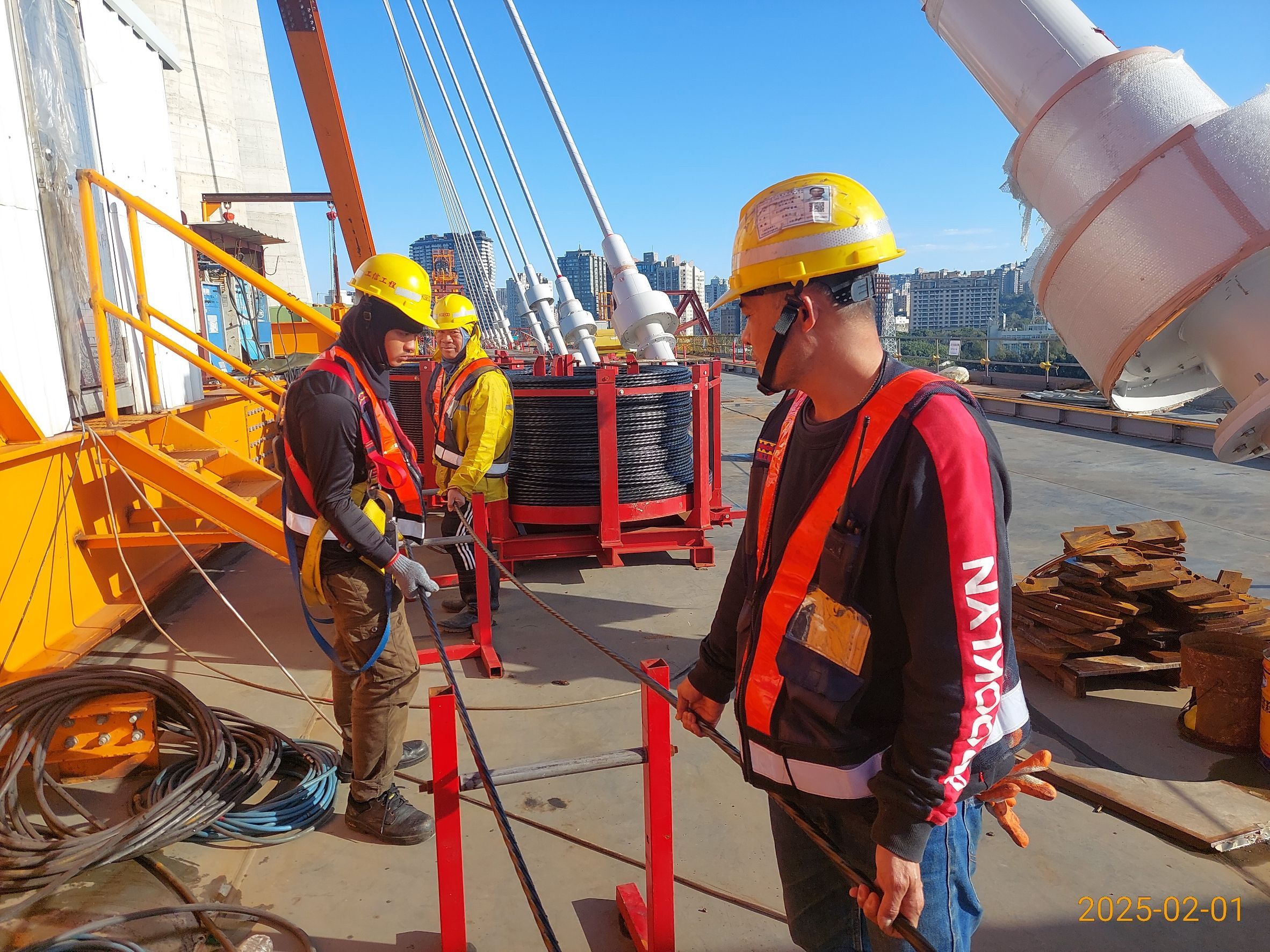 BW5、BE5斜索第一次施拉