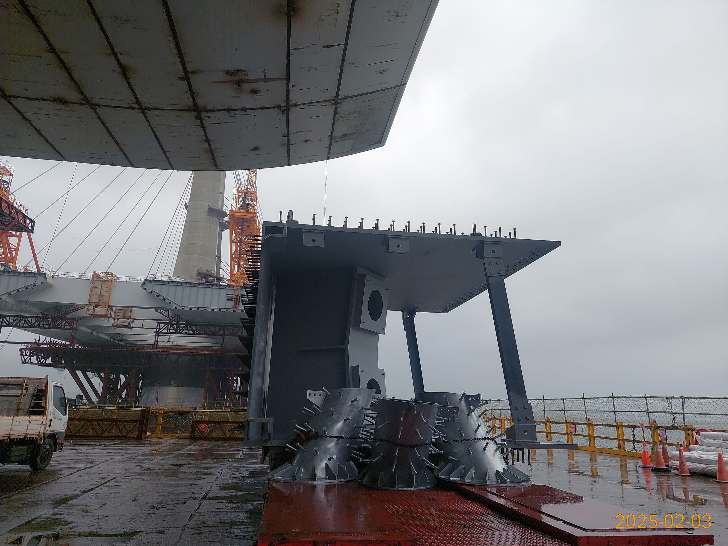 E14鋼箱進場地組