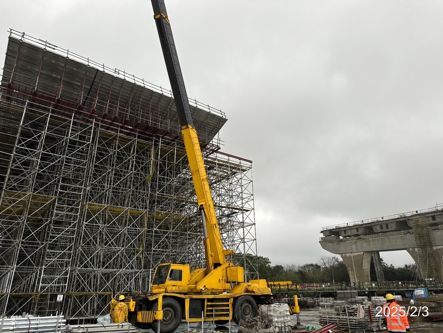 U4單元場撐第1階段混凝土墊塊舖設