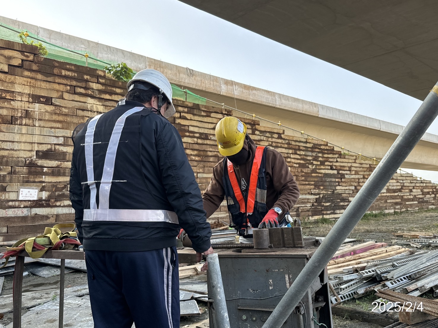 RL1A1橋台背牆鋼筋加工