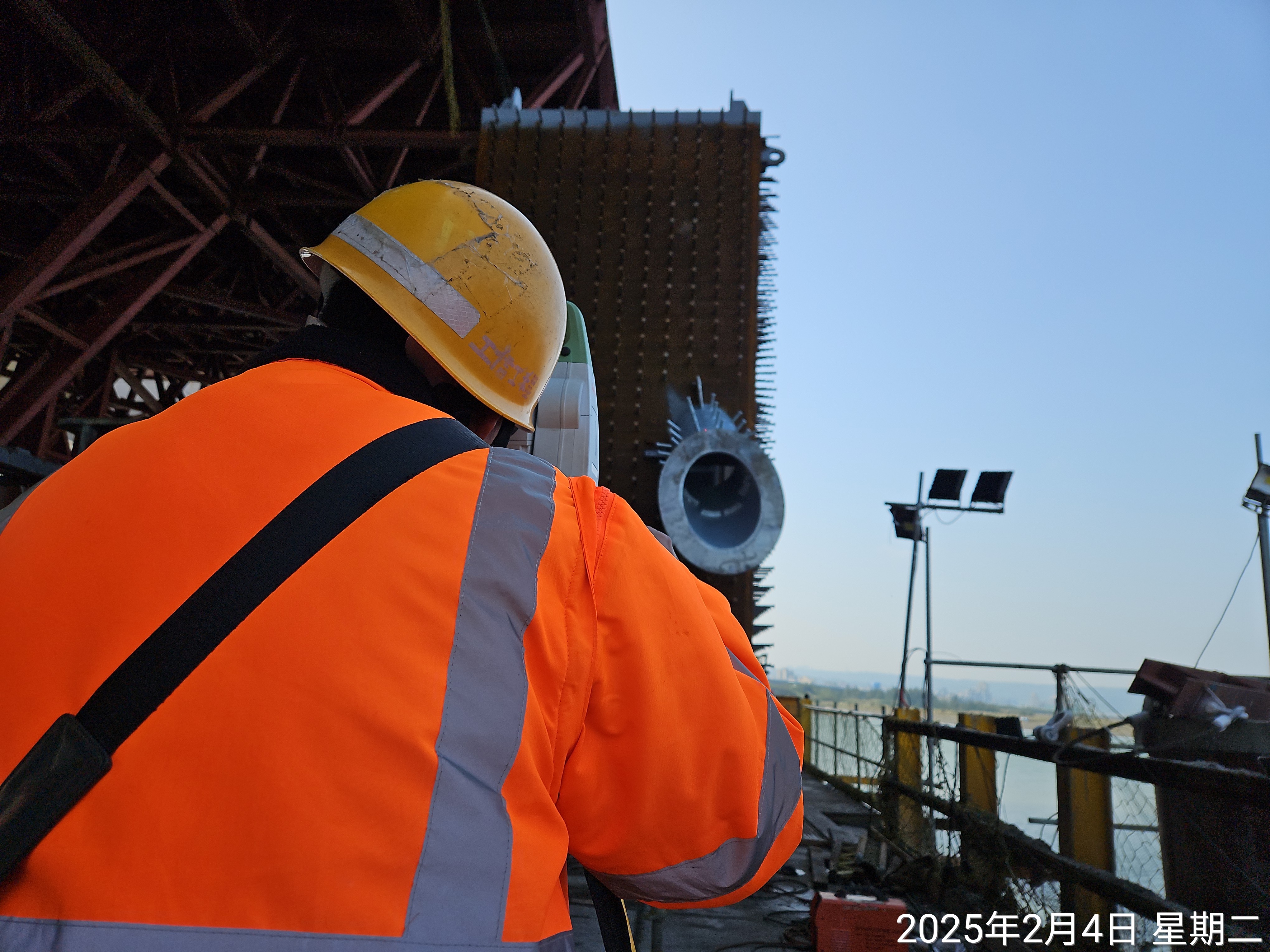 E14鋼箱斜索導管測量調整