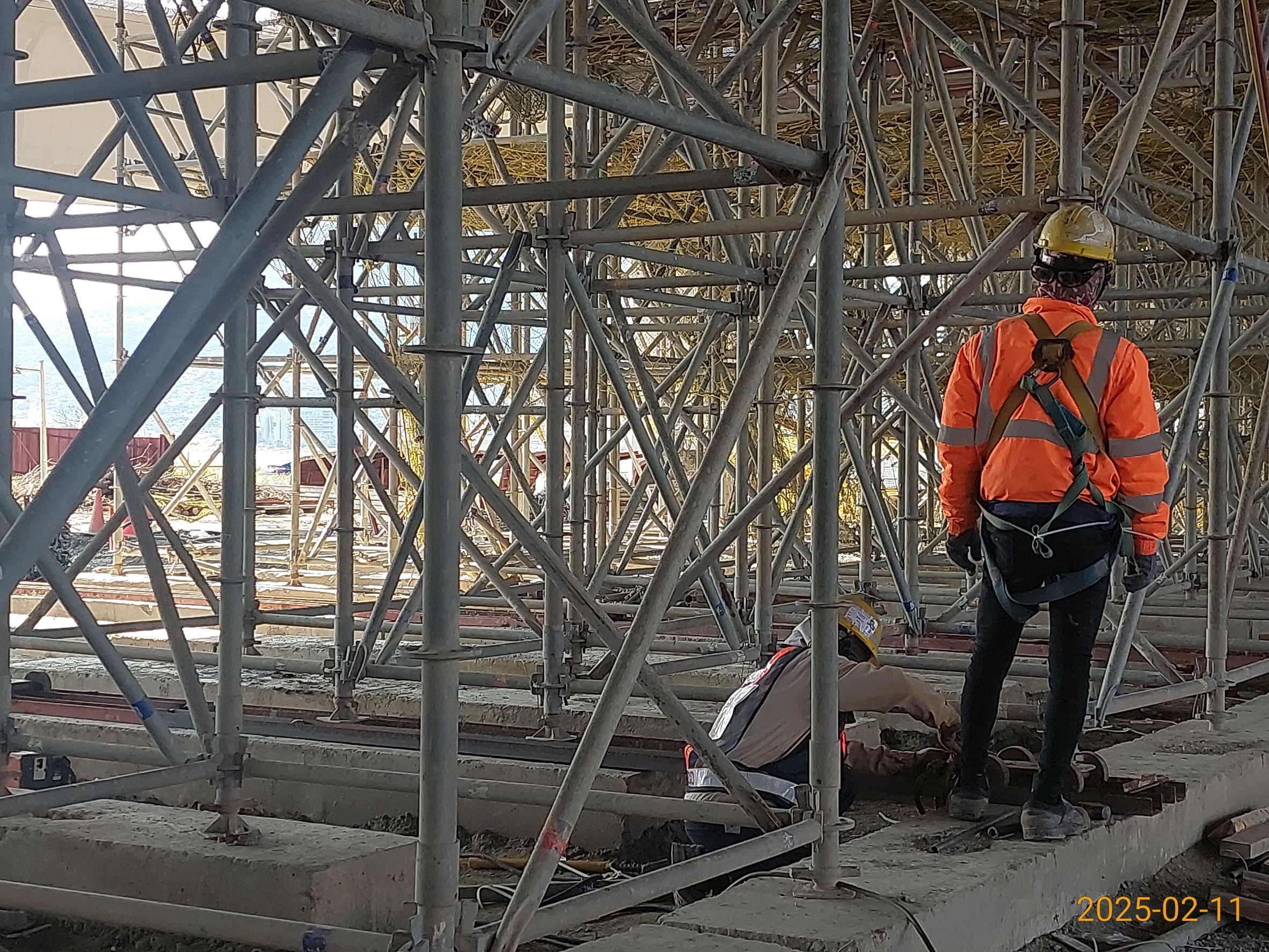 U6N場撑段箱型梁腹翼版模板拆除