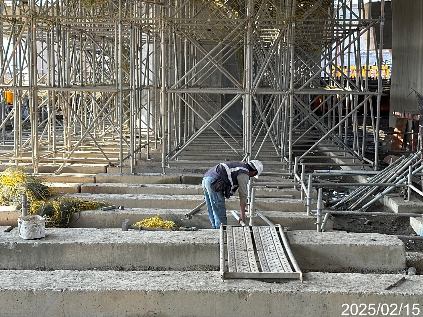 U6N場撑段箱型梁支撐架拆除