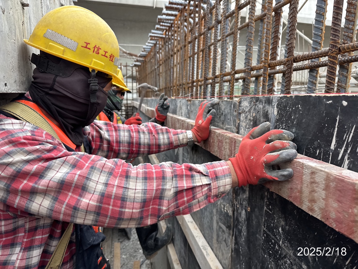 RL1-L6-2擋土牆樁帽模板組立 
