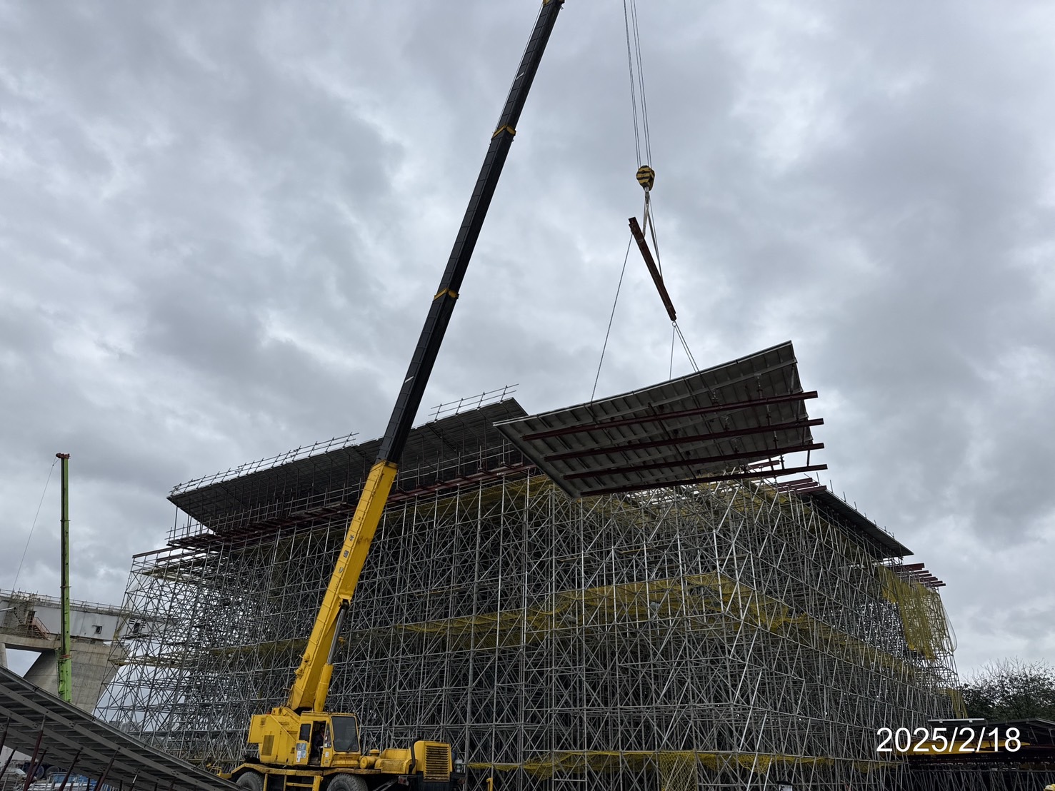 U4單元場撐第1階段底版鋼模組立