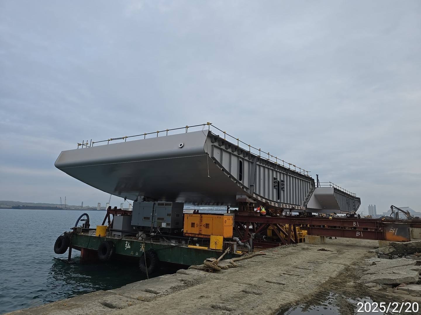 7B節塊推移上船及防傾倒措施施作