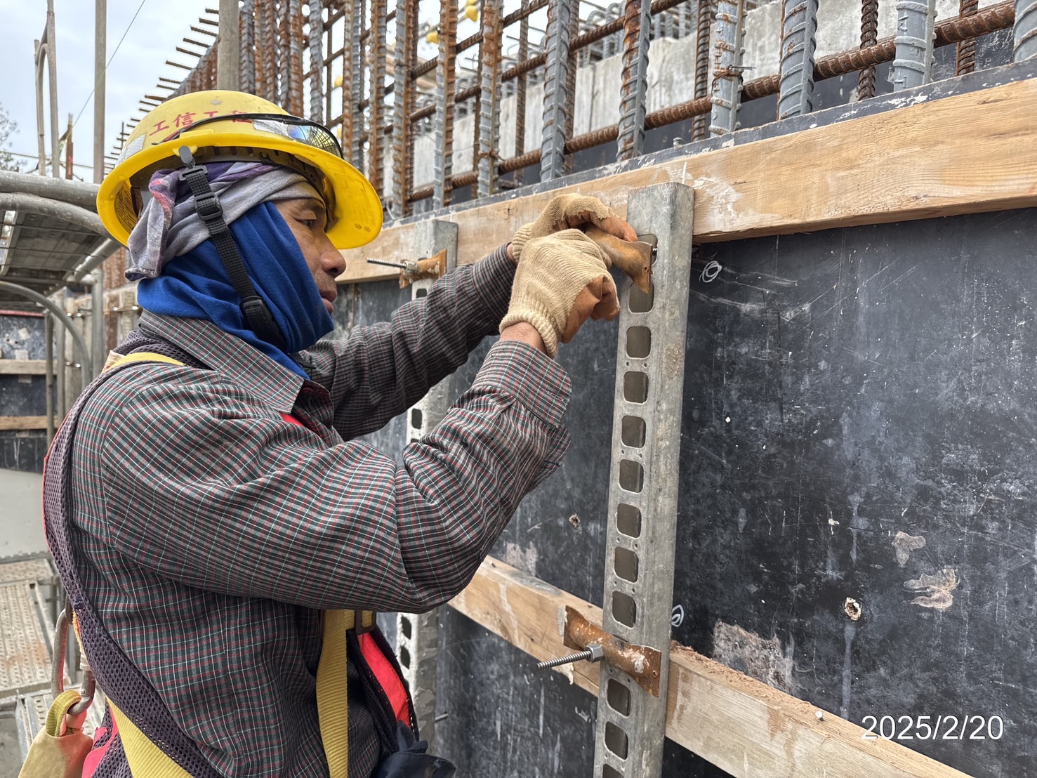 RL1-L6-2擋土牆樁帽澆置前置作業