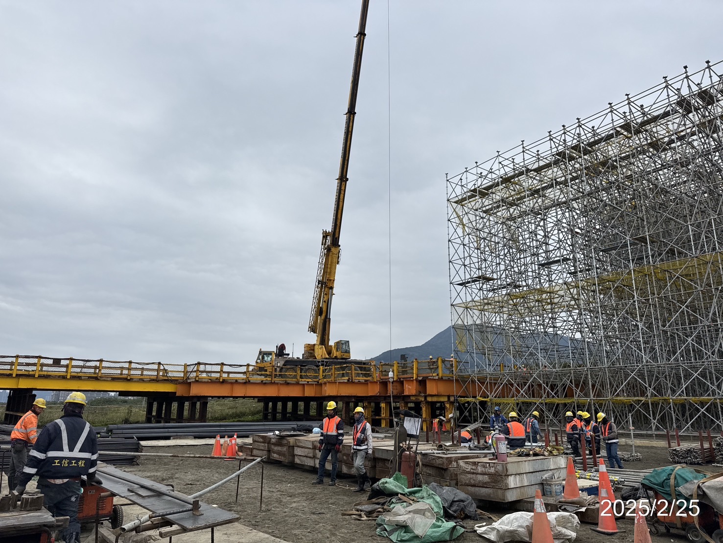 U5N場撐段箱型梁支撐架組立