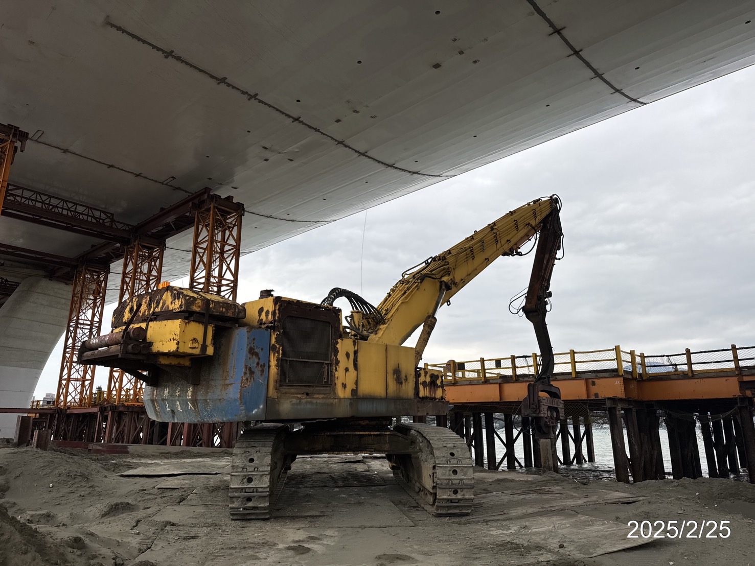 重型支撐架型鋼基礎拔除作業
