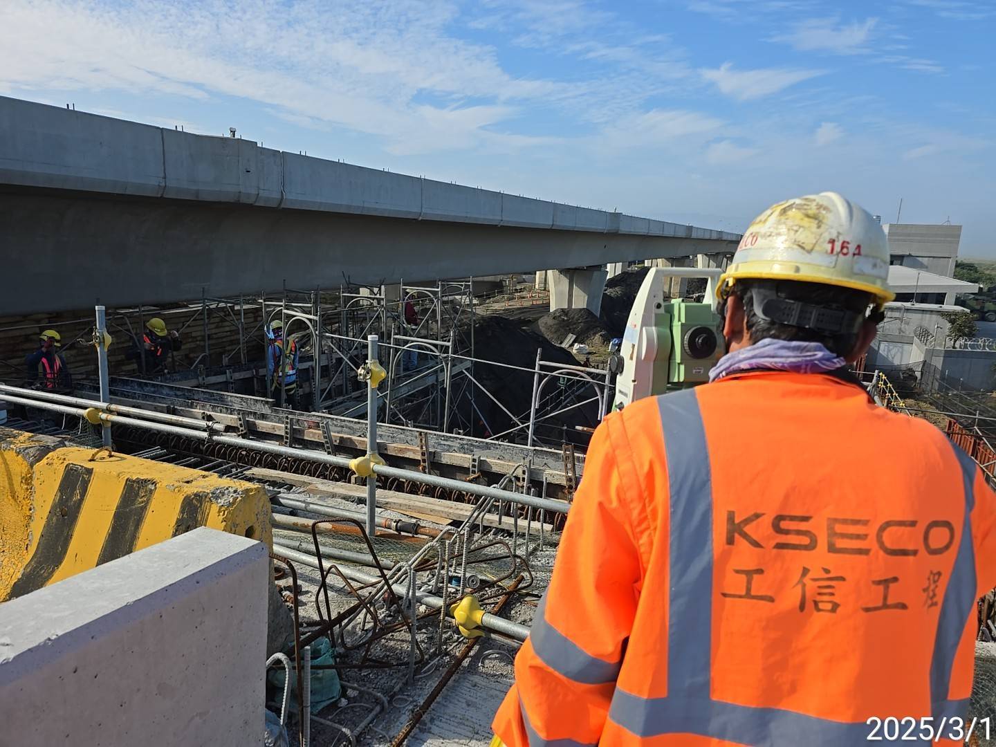 RL1A1橋台背牆層模板組立及檢測