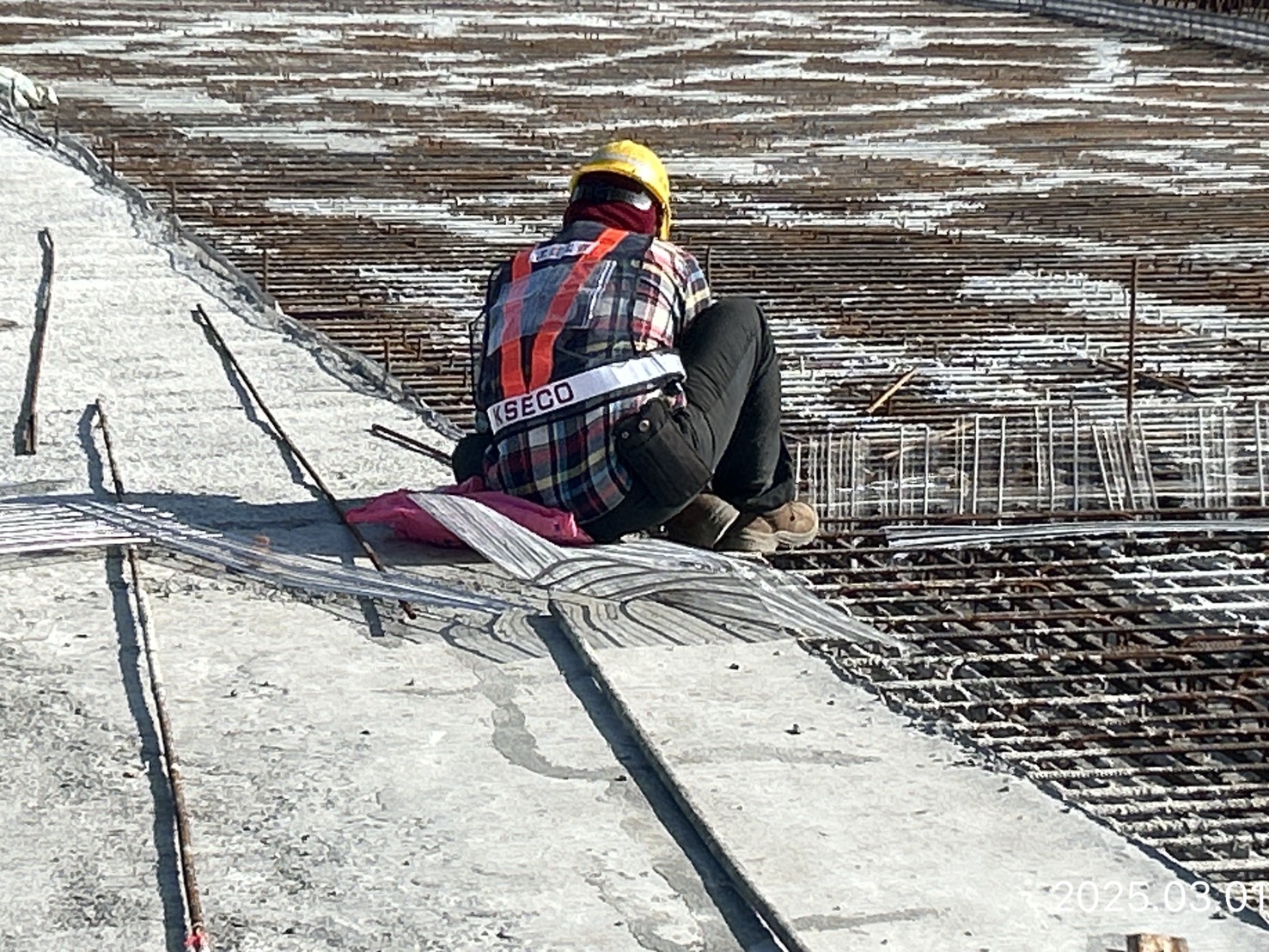 複合橋面混凝土完成面高程筋施作