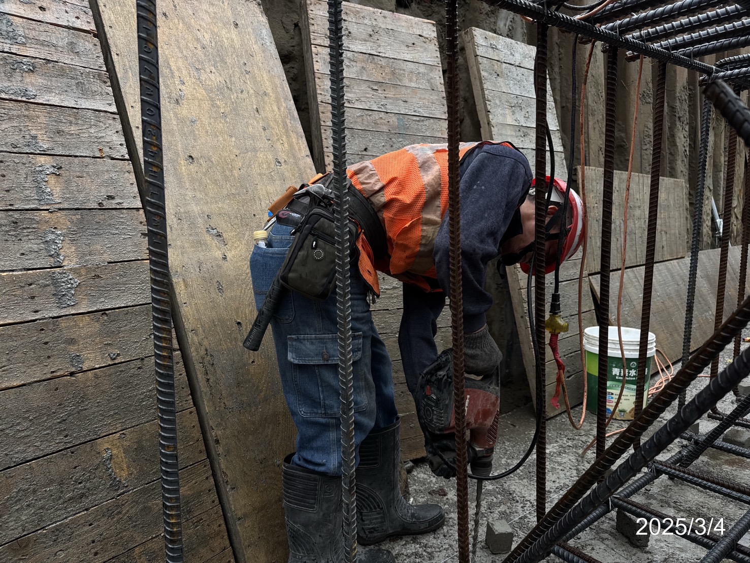 RL1-L7擋土牆基礎模板組立