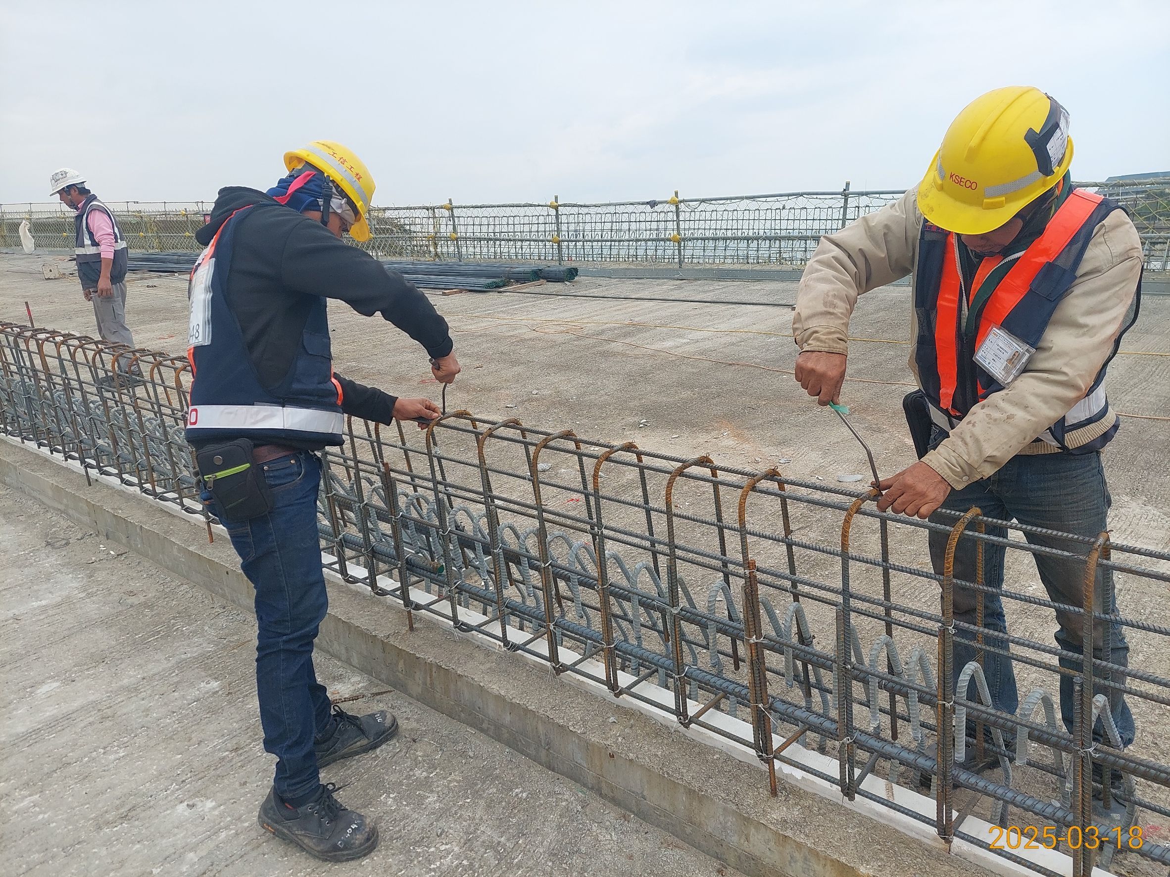 U7S護欄鋼筋綁紮