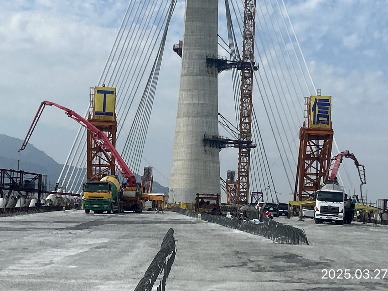 11T~21T複合橋面混凝土澆置