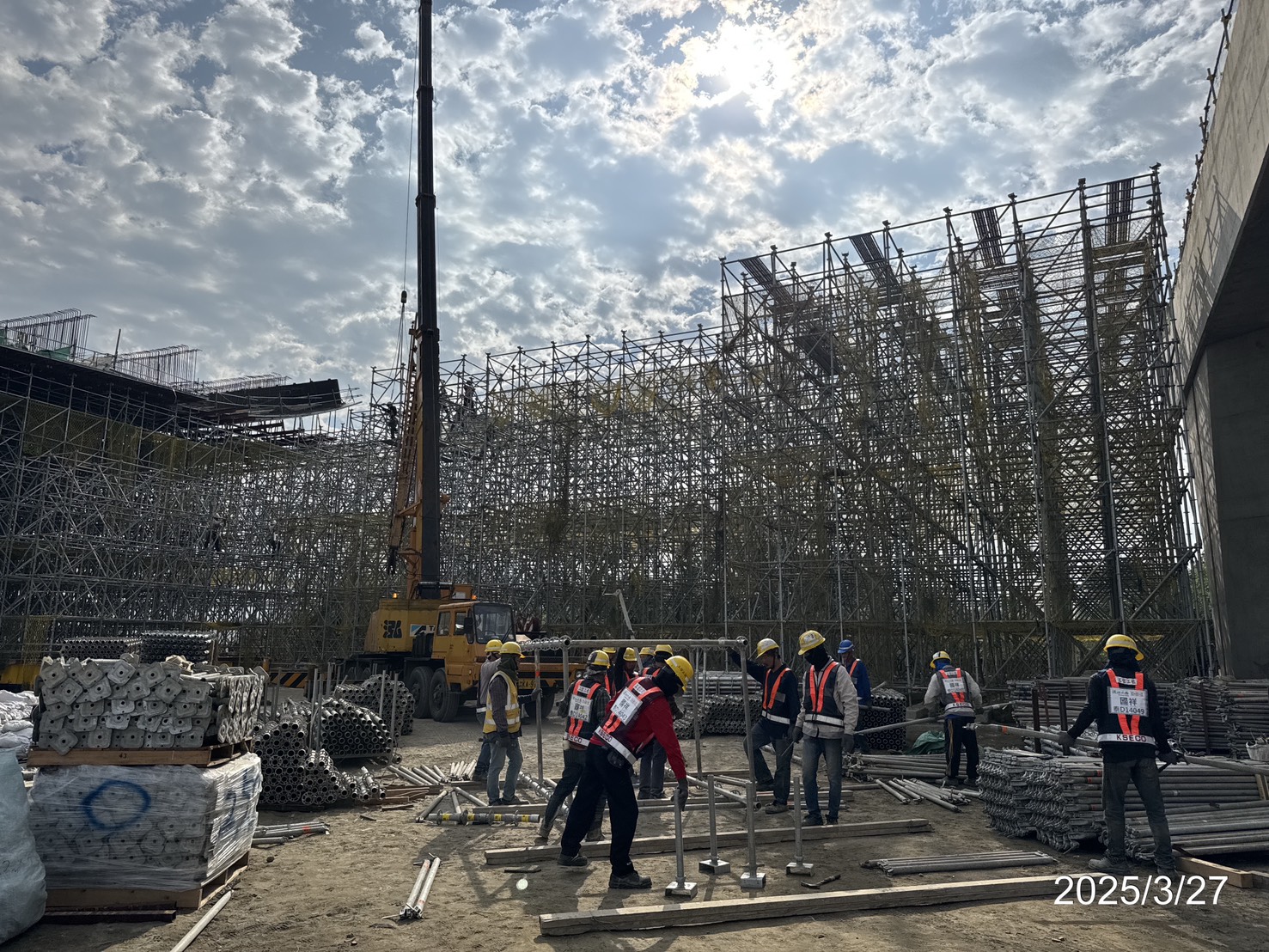 U4單元場撐第2階段支撐架搭設作業
