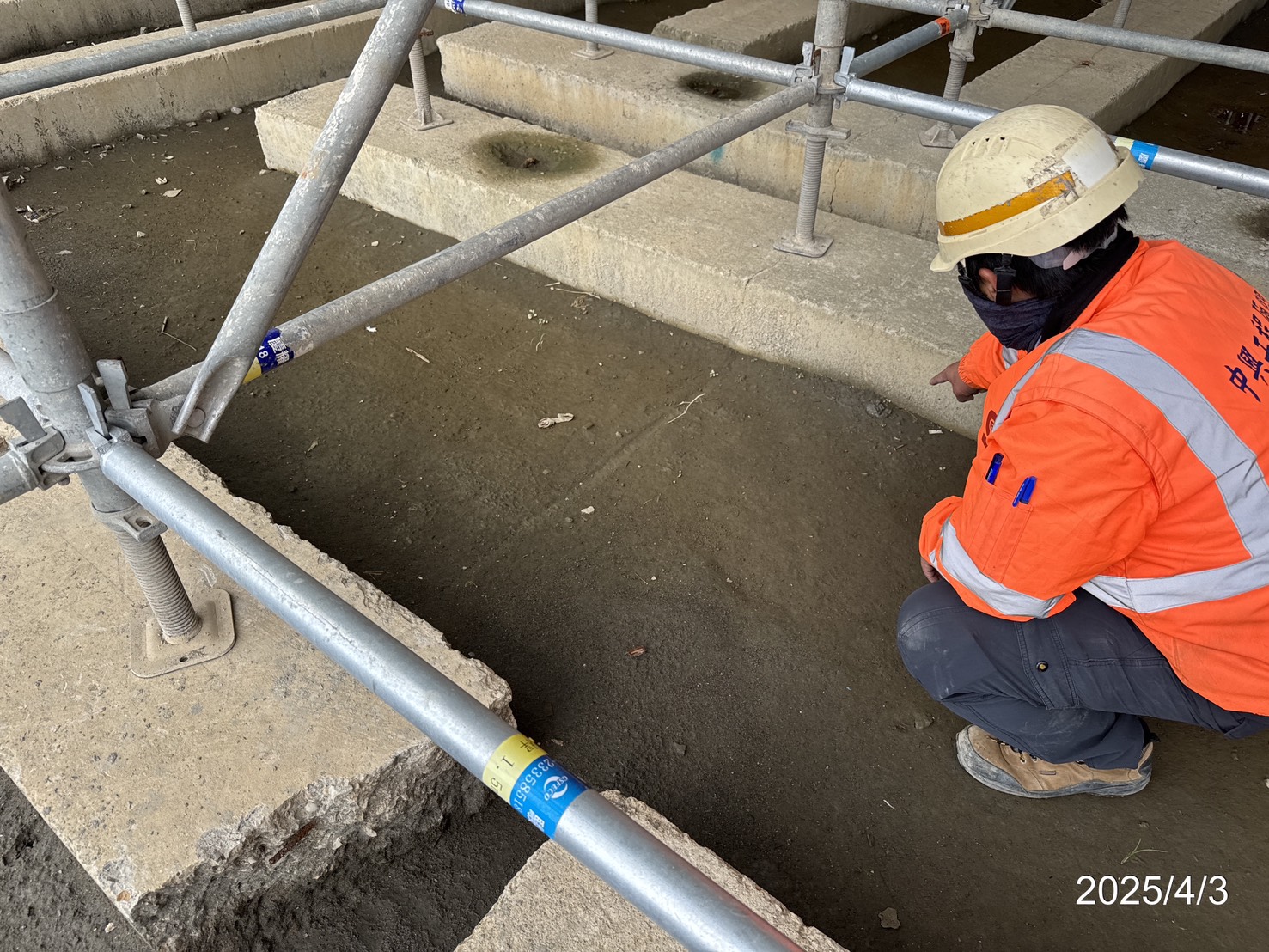 U4單元場撐第1階段腹版施工架搭設