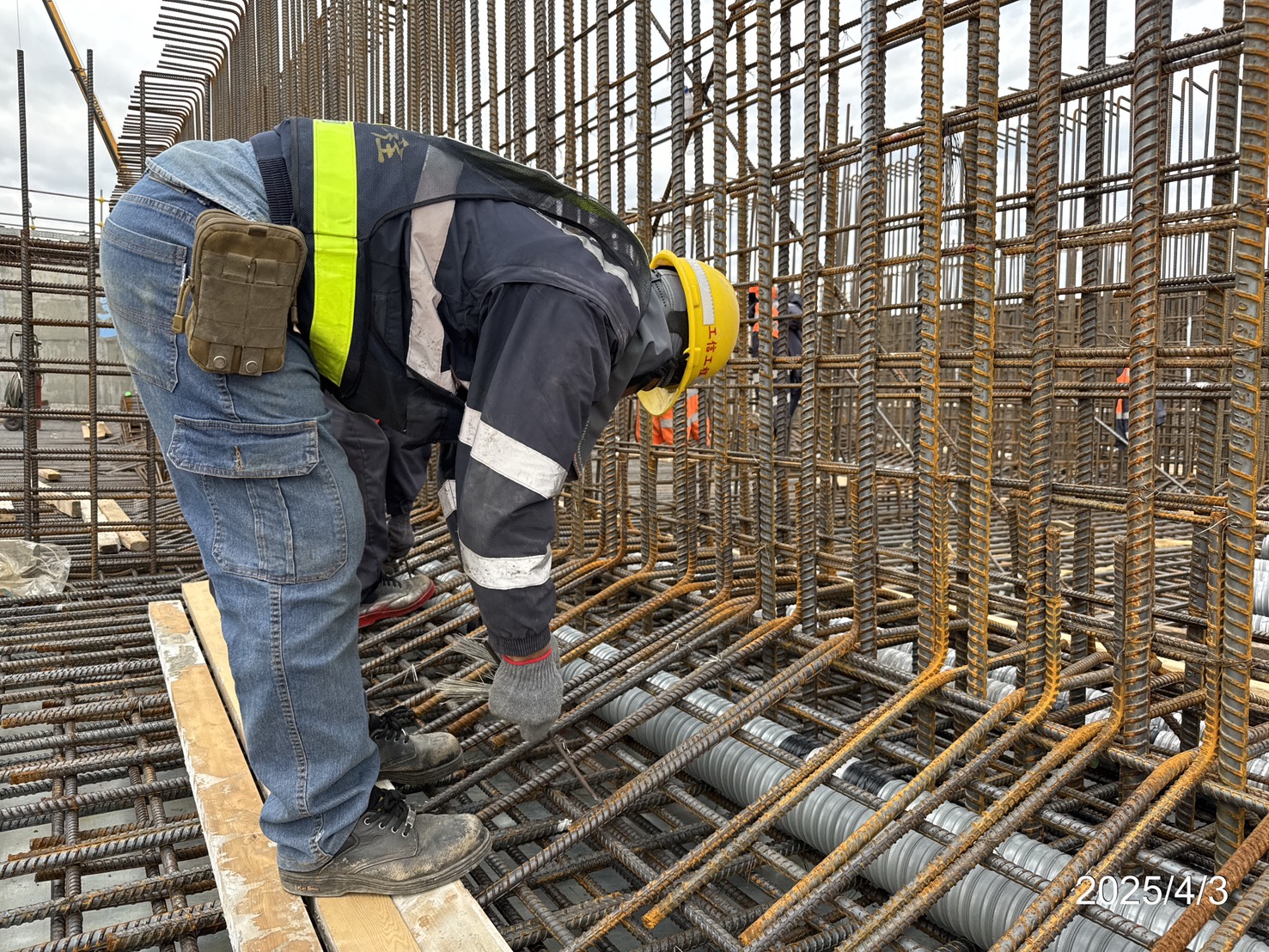 U4單元場撐第1階段（北側）底版鋼筋綁紮