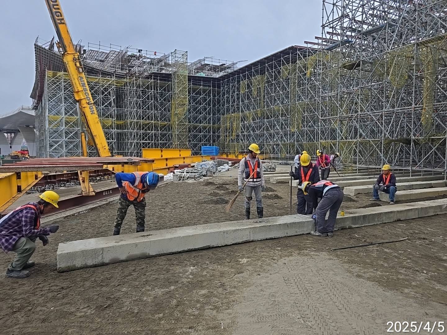 U4單元場撐第2階段支撐架組立